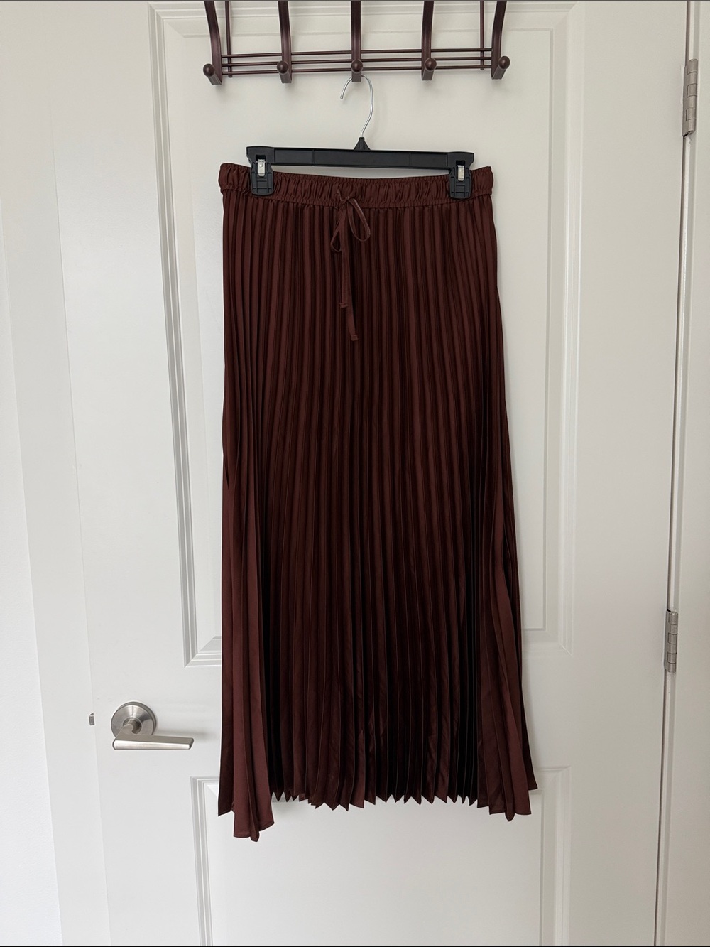 Express Pleated Midi Skirt in Dark Brown